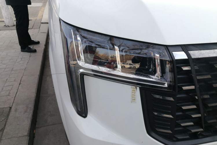 Used SAIC MAXUS Xintu V80 2024 Aotuntong 6MT Long-Wheelbase Mid-Roof Model 147 Ps 6/7/8/9-Seater Exterior 6