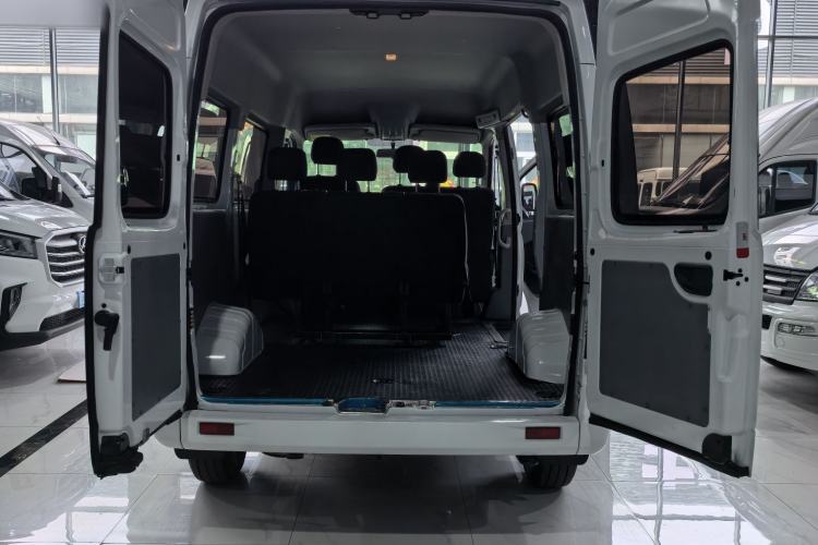 Used SAIC MAXUS Xintu V80 2024 Aotong Value Edition 6AMT Short Wheelbase Mid-Roof Model 127 Ps 5/6 Seats Exterior 9