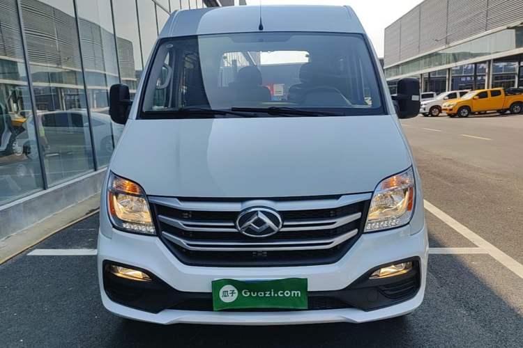 Used SAIC MAXUS Xintu V80 2024 Aotong Value Edition 6MT Short Wheelbase Mid-Height Roof 127 Ps 5-Seater Front