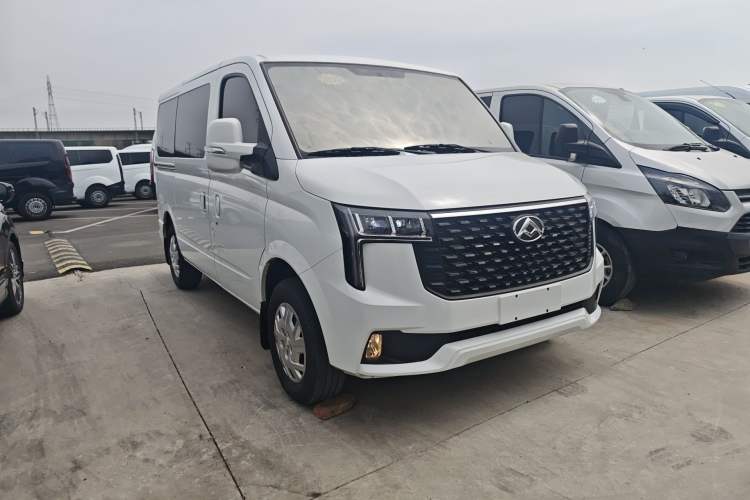 Used SAIC MAXUS Xintu V80 2024 Facelift Aoyuntong 6AMT Short Wheelbase Ultra-Low Roof 147 Ps 5/6 Seats Front Right 45 Deg