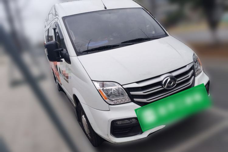 Used SAIC MAXUS Xintu V80 2024 Aotong 6AMT Short Wheelbase Mid-Roof Model with 127 Ps 5 Seats Front Right 45 Deg