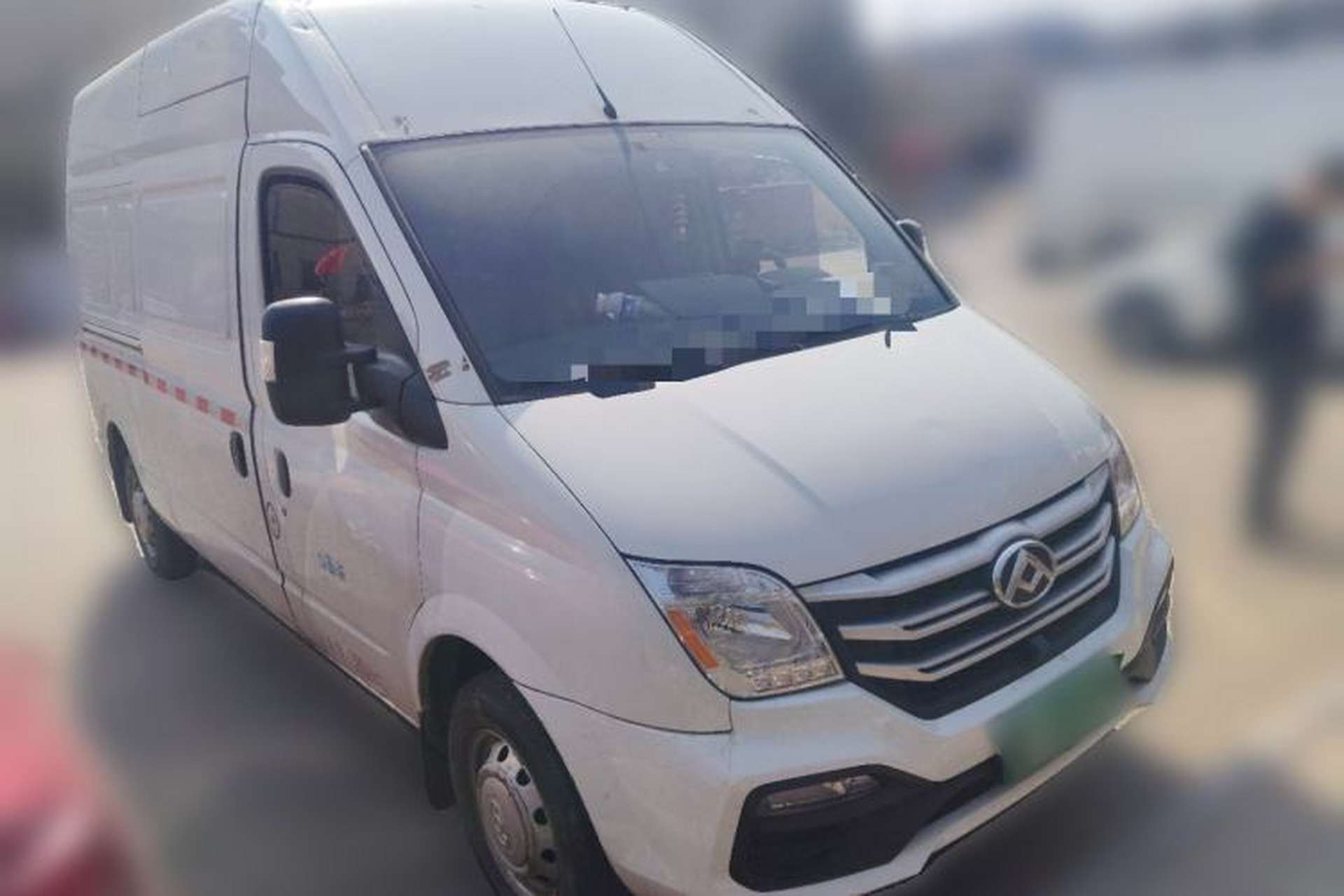 Used SAIC MAXUS Xintu V80 2024 Value Edition City Distribution King 6MT Long Wheelbase High Roof 127 Ps 3 Seats Front Right 45 Deg