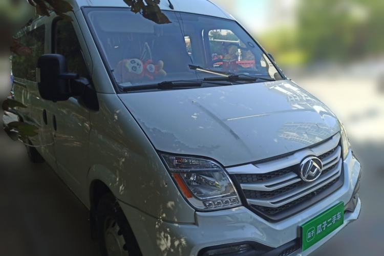 Used SAIC MAXUS Xintu V80 2024 Aotong Value Edition 6MT Long-Wheelbase Mid-Roof Model with 127 Ps Available in 6/7/8/9-Seater Configurations Front Right 45 Deg