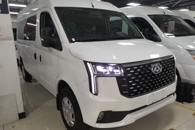 Used SAIC MAXUS Xintu V80 2024 Facelift Aoyuntong 6MT Long Wheelbase Mid-Top Version 147 Ps 6/7/8/9-Seater Front Right 45 Deg