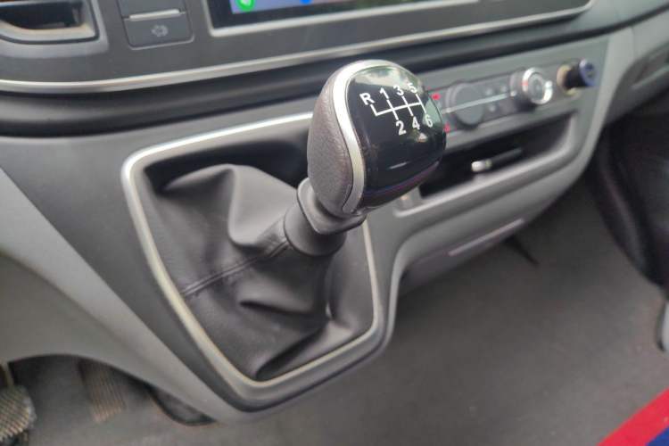 Used SAIC MAXUS Xintu V80 2024 Aotuntong Value Edition 6MT Short Wheelbase Mid-Height Roof 127 Ps 5/6 Seats Gear Lever