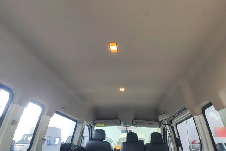 Used SAIC MAXUS Xintu V80 2024 Aotong Value Edition 6MT Long-Wheelbase Mid-Roof Model with 127 Ps Available in 6/7/8/9-Seater Configurations Headliner