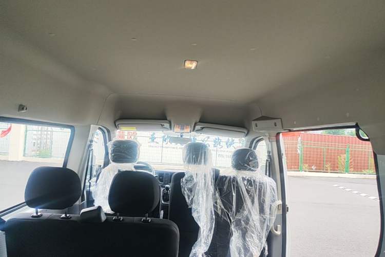 Used SAIC MAXUS Xintu V80 2024 Aotong Value Edition 6MT Long-Wheelbase Mid-Roof Model with 127 Ps Available in 6/7/8/9-Seater Configurations Headliner