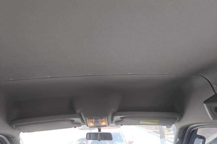Used SAIC MAXUS Xintu V80 2024 Facelift Aoyuntong 6MT Short Wheelbase Mid-Height Version 147 Ps 5/6 Seats Headliner