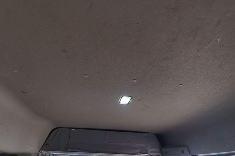 Used SAIC MAXUS Xintu V80 2024 Aoyuntong 6MT Long-Wheelbase Mid-Roof Model 127 Ps 6/7/8/9 Seater Headliner