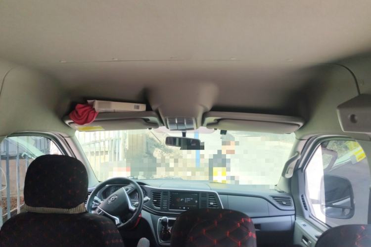 Used SAIC MAXUS Xintu V80 2024 Aotuntong 6MT Short-Wheelbase Mid-Roof Model with 127 Ps 5/6 Seats Headliner