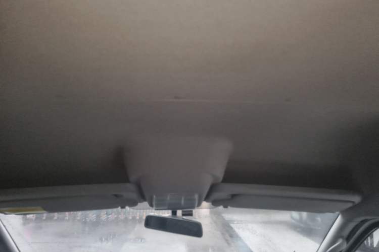 Used SAIC MAXUS Xintu V80 2024 Aotong Value Edition 6MT Long-Wheelbase Mid-Roof Model with 127 Ps Available in 6/7/8/9-Seater Configurations Headliner