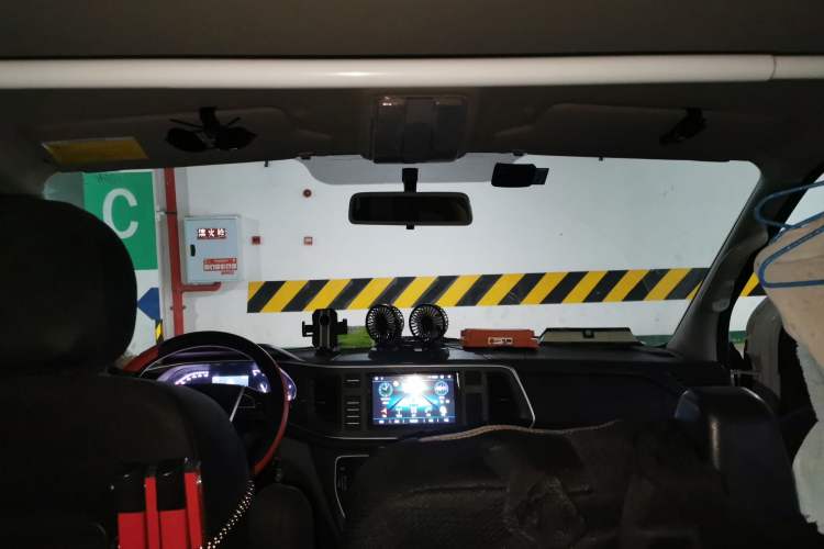 Used SAIC MAXUS Xintu V80 2024 Aotuntong 6AMT Short Wheelbase Ultra-Low Roof 147 Ps 5/6 Seats Headliner