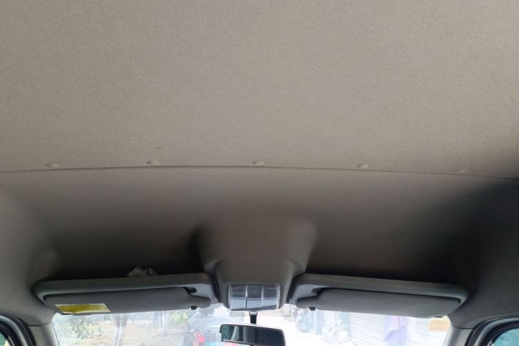 Used SAIC MAXUS Xintu V80 2024 Aotong Value Edition 6MT Long-Wheelbase Mid-Roof Model with 127 Ps Available in 6/7/8/9-Seater Configurations Headliner