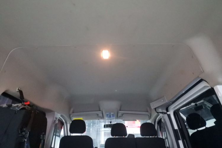 Used SAIC MAXUS Xintu V80 2024 Aotuntong Value Edition 6MT Short Wheelbase Mid-Height Roof 127 Ps 5/6 Seats Headliner