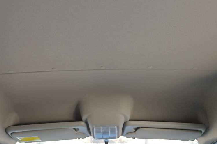 Used SAIC MAXUS Xintu V80 2024 Aotong Value Edition 6MT Long-Wheelbase Mid-Roof Model with 127 Ps Available in 6/7/8/9-Seater Configurations Headliner