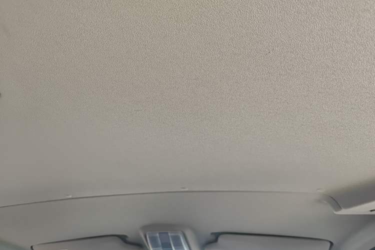 Used SAIC MAXUS Xintu V80 2024 Aotuntong Value Edition 6MT Short Wheelbase Ultra-Low Roof 127 Ps 5/6 Seats Headliner