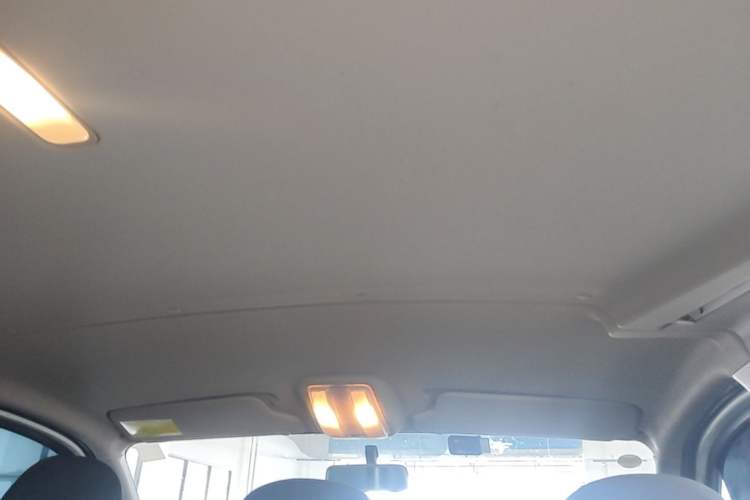 Used SAIC MAXUS Xintu V80 2024 Aotong Value Edition 6AMT Short Wheelbase Ultra-Low Roof 127 Ps 5-Seater Headliner