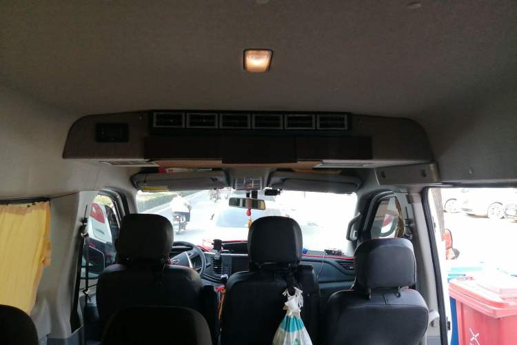 Used SAIC MAXUS Xintu V80 2024 Aotuntong 6MT Long-Wheelbase Mid-Roof Model 147 Ps 6/7/8/9-Seater Headliner