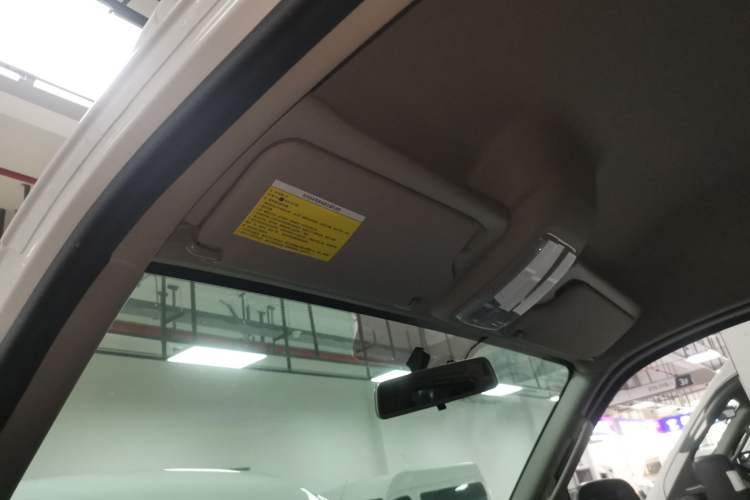 Used SAIC MAXUS Xintu V80 2024 Facelift Aoyuntong 6MT Long Wheelbase Mid-Top Version 147 Ps 6/7/8/9-Seater Headliner
