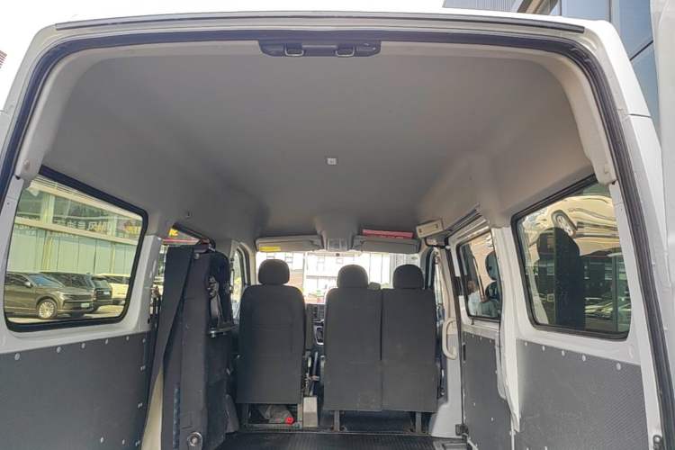 Used SAIC MAXUS Xintu V80 2024 Aotong Value Edition 6MT Short Wheelbase Mid-Height Roof 127 Ps 5-Seater Headliner