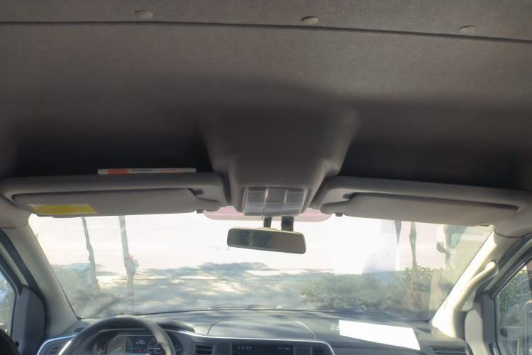 Used SAIC MAXUS Xintu V80 2024 Aotong Value Edition 6MT Long-Wheelbase Mid-Roof Model with 127 Ps Available in 6/7/8/9-Seater Configurations Headliner