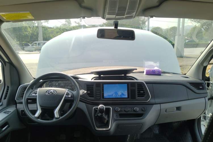 Used SAIC MAXUS Xintu V80 2024 Aotuntong Value Edition 6MT Short Wheelbase Ultra-Low Roof 127 Ps 5/6 Seats Headliner