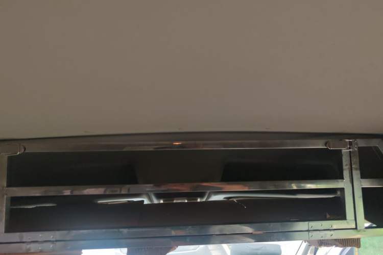 Used SAIC MAXUS Xintu V80 2024 Facelift Aoyuntong 6MT Long Wheelbase Mid-Top Version 147 Ps 6/7/8/9-Seater Headliner