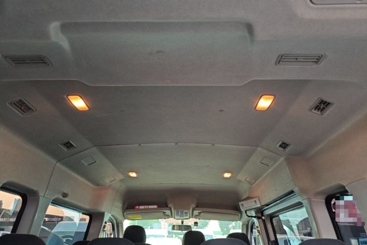 Used SAIC MAXUS Xintu V80 2024 Aotong Value Edition 6MT Long-Wheelbase Mid-Roof Model with 127 Ps Available in 6/7/8/9-Seater Configurations Headliner