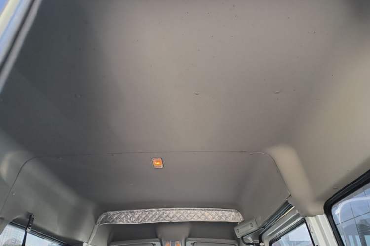 Used SAIC MAXUS Xintu V80 2024 Aotuntong Value Edition 6MT Short Wheelbase Mid-Roof Model 127 Ps 7/8/9-Seater Headliner