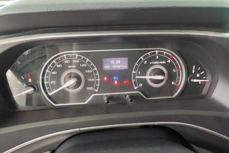 Used SAIC MAXUS Xintu V80 2024 Aotong Value Edition 6MT Long-Wheelbase Mid-Roof Model with 127 Ps Available in 6/7/8/9-Seater Configurations Instrument Cluster