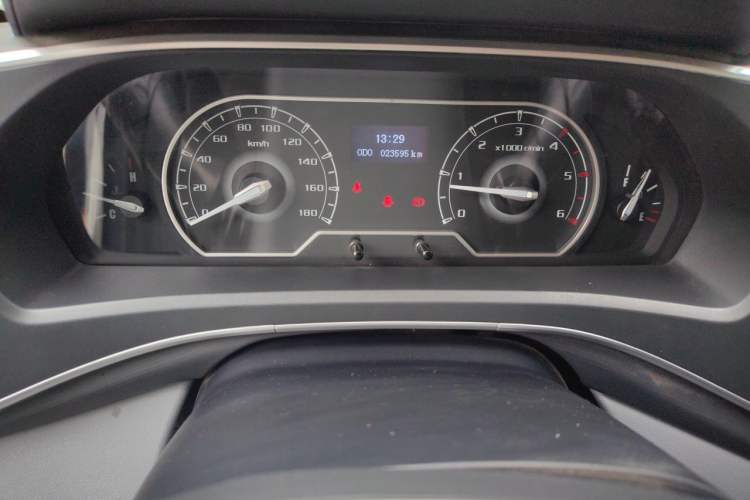 Used SAIC MAXUS Xintu V80 2024 Aotuntong Value Edition 6MT Short Wheelbase Mid-Height Roof 127 Ps 5/6 Seats Instrument Cluster