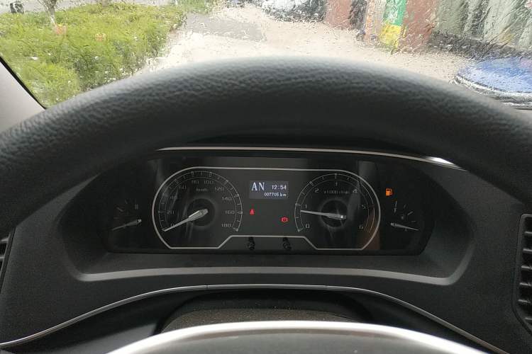 Used SAIC MAXUS Xintu V80 2024 Aotong Value Edition 6AMT Short Wheelbase Mid-Roof Model 127 Ps 5/6 Seats Instrument Cluster