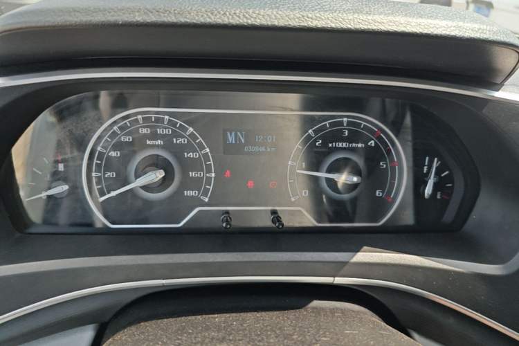 Used SAIC MAXUS Xintu V80 2024 Aotuntong Value Edition 6AMT Long Wheelbase Ultra-Low Roof 127 Ps 6/7/8/9-Seater Instrument Cluster