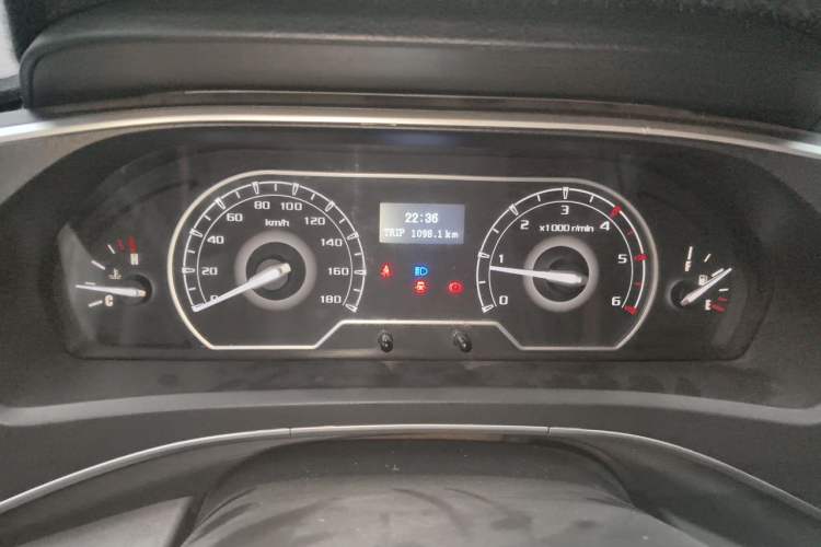 Used SAIC MAXUS Xintu V80 2024 Aotong Value Edition 6MT Long-Wheelbase Mid-Roof Model with 127 Ps Available in 6/7/8/9-Seater Configurations Instrument Cluster