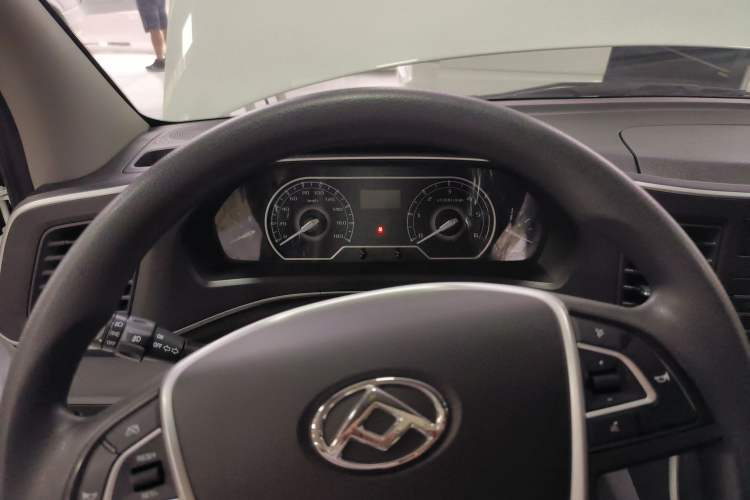 Used SAIC MAXUS Xintu V80 2024 Aotuntong Value Edition 6MT Short Wheelbase Mid-Height Roof 127 Ps 5/6 Seats Instrument Cluster