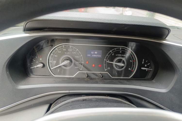 Used SAIC MAXUS Xintu V80 2024 Aotong Value Edition 6MT Long-Wheelbase Mid-Roof Model with 127 Ps Available in 6/7/8/9-Seater Configurations Instrument Cluster