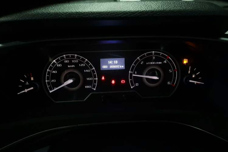 Used SAIC MAXUS Xintu V80 2024 Aotuntong Value Edition 6MT Short Wheelbase Mid-Height Roof 127 Ps 5/6 Seats Instrument Cluster