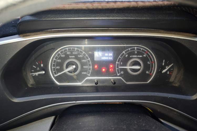 Used SAIC MAXUS Xintu V80 2024 Aotong 6AMT Short Wheelbase Mid-Roof Model with 127 Ps 5 Seats Instrument Cluster