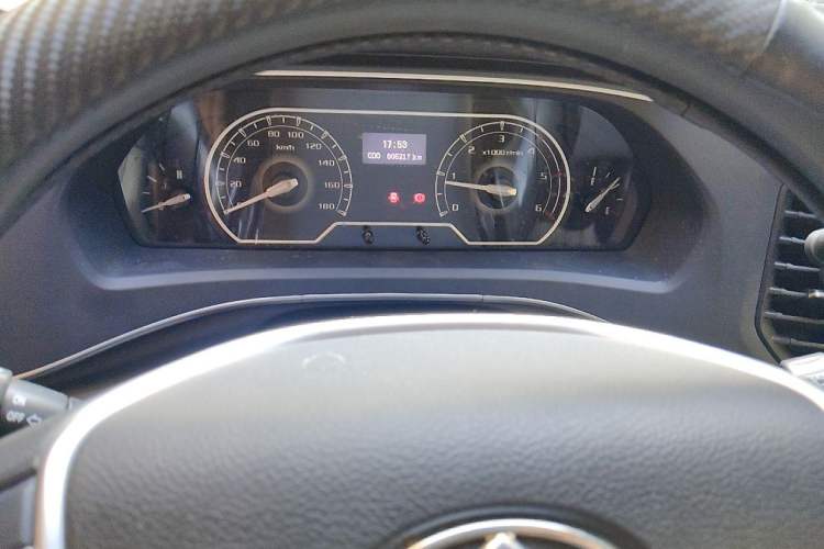 Used SAIC MAXUS Xintu V80 2024 Aotuntong Value Edition 6MT Short Wheelbase Mid-Height Roof 127 Ps 5/6 Seats Instrument Cluster