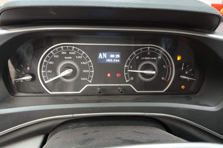 Used SAIC MAXUS Xintu V80 2024 Aotong Value Edition 6AMT Long Wheelbase Mid-Roof Model 127 Ps 6/7/8/9-Seater Instrument Cluster