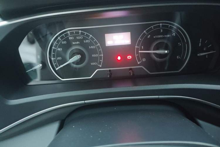 Used SAIC MAXUS Xintu V80 2024 Aotong Value Edition 6MT Long-Wheelbase Mid-Roof Model with 127 Ps Available in 6/7/8/9-Seater Configurations Instrument Cluster