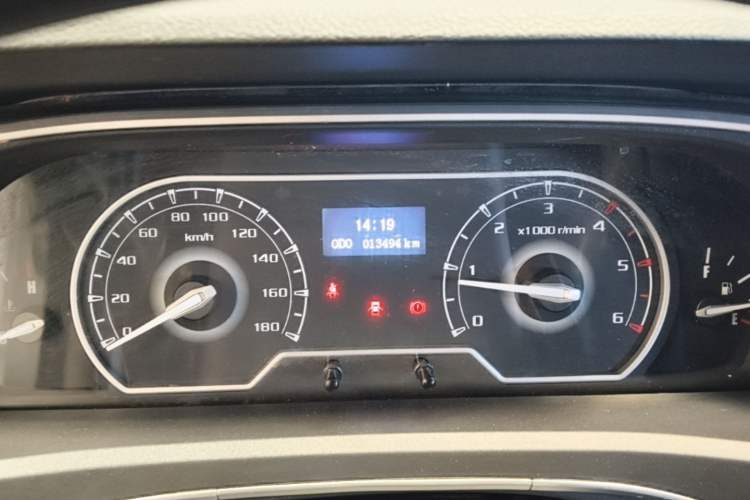 Used SAIC MAXUS Xintu V80 2024 Aotuntong Value Edition 6MT Short Wheelbase Mid-Height Roof 127 Ps 5/6 Seats Instrument Cluster