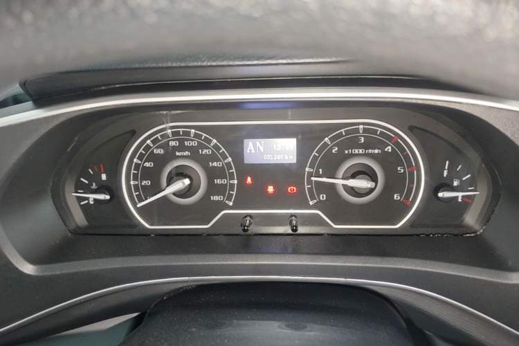 Used SAIC MAXUS Xintu V80 2024 Aotong Value Edition 6AMT Short Wheelbase Ultra-Low Roof 127 Ps 5-Seater Instrument Cluster