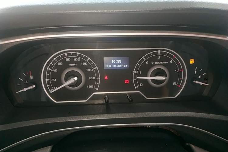 Used SAIC MAXUS Xintu V80 2024 Aotuntong Value Edition 6MT Short Wheelbase Mid-Height Roof 127 Ps 5/6 Seats Instrument Cluster