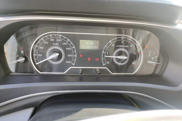 Used SAIC MAXUS Xintu V80 2024 Aotuntong Value Edition 6MT Short Wheelbase Ultra-Low Roof 127 Ps 5/6 Seats Instrument Cluster