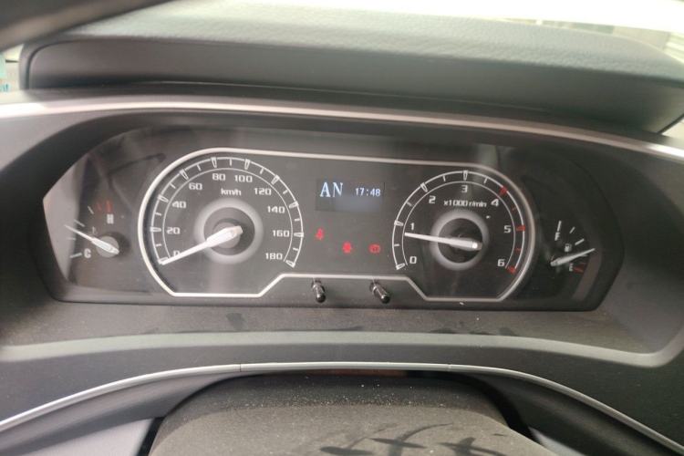 Used SAIC MAXUS Xintu V80 2024 Aotong Value Edition 6AMT Short Wheelbase Mid-Roof Model 127 Ps 5/6 Seats Instrument Cluster