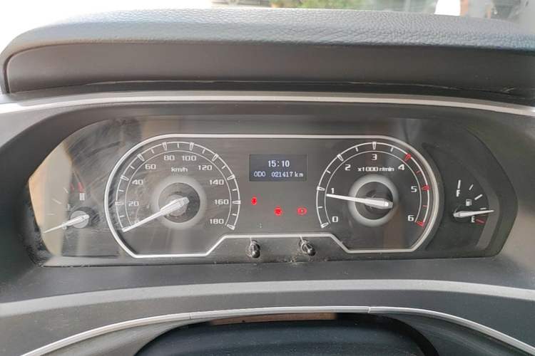Used SAIC MAXUS Xintu V80 2024 Aotong Value Edition 6MT Short Wheelbase Mid-Height Roof 127 Ps 5-Seater Instrument Cluster