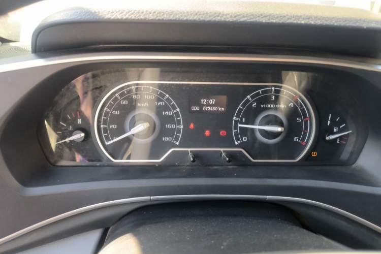 Used SAIC MAXUS Xintu V80 2024 Aotong Value Edition 6MT Long-Wheelbase Mid-Roof Model with 127 Ps Available in 6/7/8/9-Seater Configurations Instrument Cluster