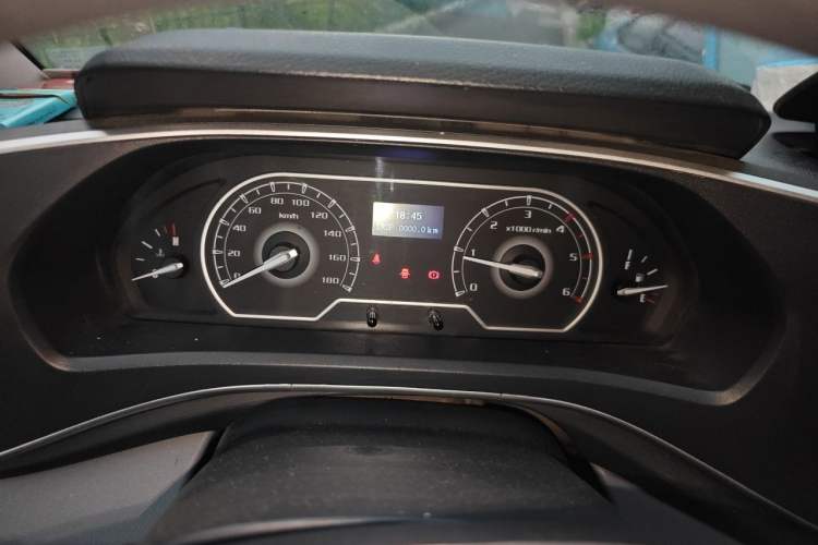 Used SAIC MAXUS Xintu V80 2024 Aotong Value Edition 6MT Long-Wheelbase Mid-Roof Model with 127 Ps Available in 6/7/8/9-Seater Configurations Instrument Cluster
