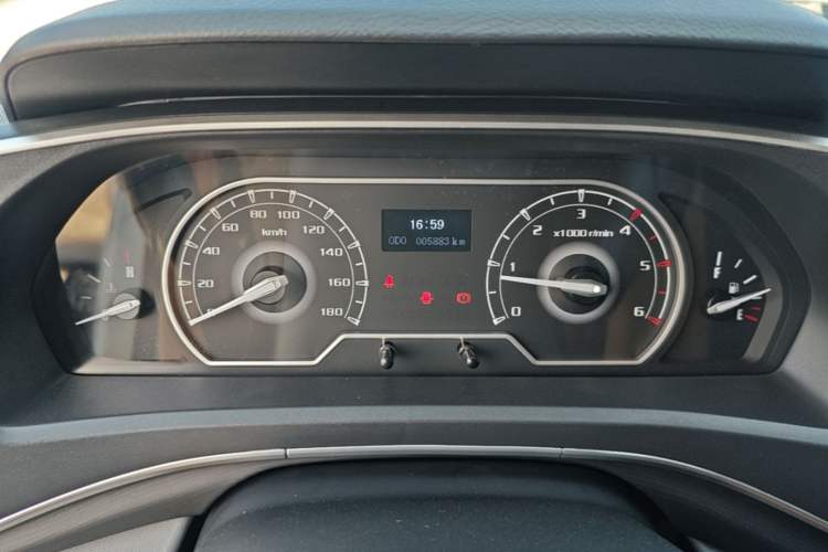 Used SAIC MAXUS Xintu V80 2024 Aotuntong Value Edition 6MT Short Wheelbase Mid-Height Roof 127 Ps 5/6 Seats Instrument Cluster
